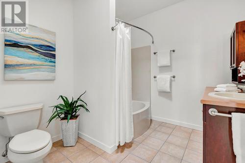 10541 Westshore Road, Vernon, BC - Indoor Photo Showing Bathroom