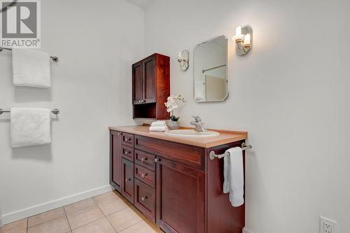 10541 Westshore Road, Vernon, BC - Indoor Photo Showing Bathroom