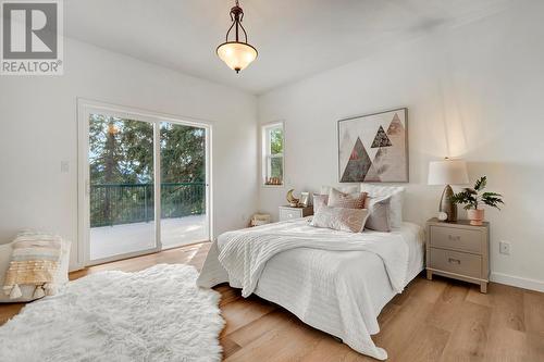 10541 Westshore Road, Vernon, BC - Indoor Photo Showing Bedroom