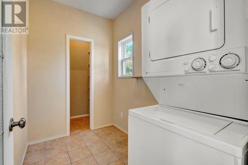 10541 Westshore Road, Vernon, BC - Indoor Photo Showing Laundry Room