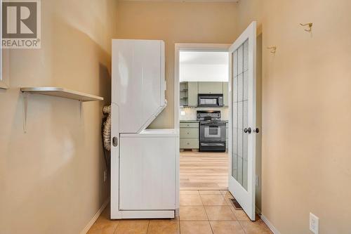 10541 Westshore Road, Vernon, BC - Indoor Photo Showing Laundry Room