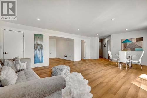 10541 Westshore Road, Vernon, BC - Indoor Photo Showing Living Room