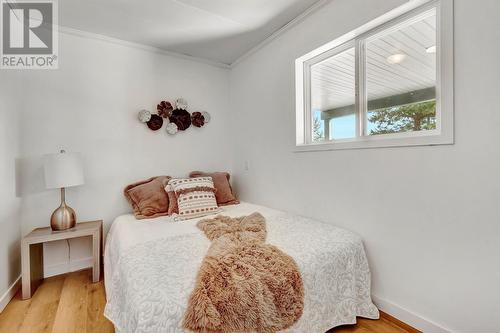 10541 Westshore Road, Vernon, BC - Indoor Photo Showing Bedroom