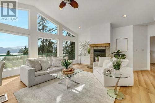 10541 Westshore Road, Vernon, BC - Indoor Photo Showing Living Room With Fireplace