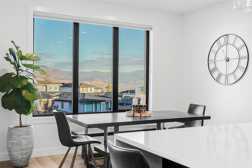 208 Skyland Drive, Kelowna, BC - Indoor Photo Showing Dining Room