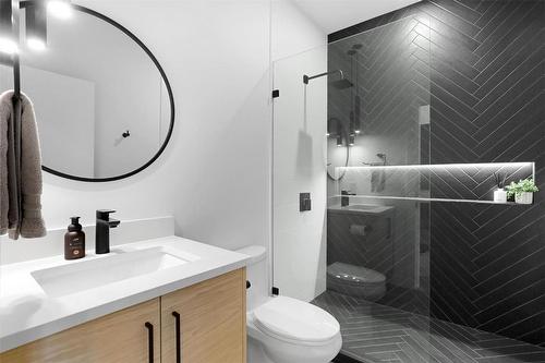 208 Skyland Drive, Kelowna, BC - Indoor Photo Showing Bathroom