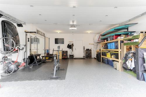 208 Skyland Drive, Kelowna, BC - Indoor Photo Showing Garage