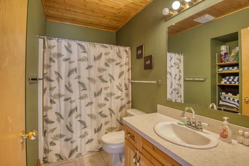 301-161 Clearview Crescent, Penticton, BC - Indoor Photo Showing Bathroom