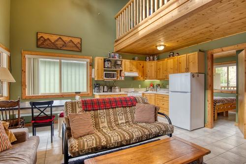 301-161 Clearview Crescent, Penticton, BC - Indoor Photo Showing Kitchen