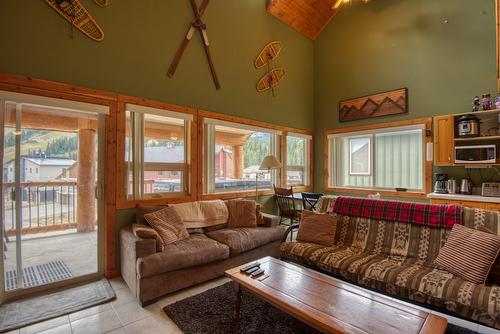 301-161 Clearview Crescent, Penticton, BC - Indoor Photo Showing Living Room