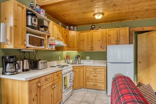 301-161 Clearview Crescent, Penticton, BC - Indoor Photo Showing Kitchen