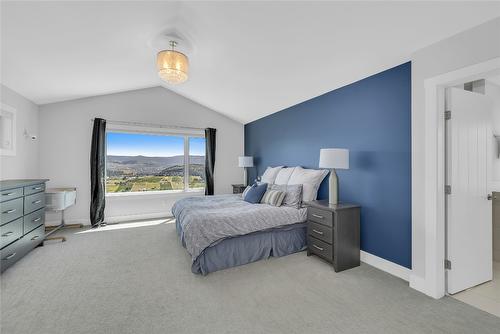 121 Upper Canyon Drive, Kelowna, BC - Indoor Photo Showing Bedroom