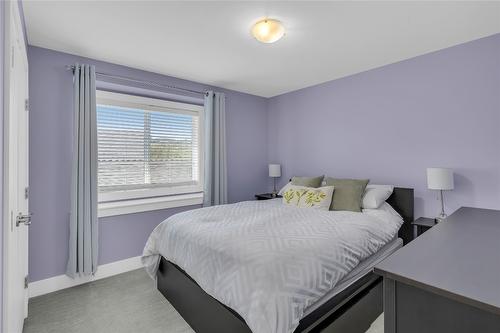 121 Upper Canyon Drive, Kelowna, BC - Indoor Photo Showing Bedroom