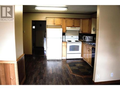 4953 Stevens Avenue, Canal Flats, BC - Indoor Photo Showing Kitchen