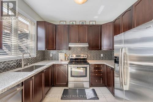 91 Eclipse Place, Oshawa, ON - Indoor Photo Showing Kitchen With Upgraded Kitchen