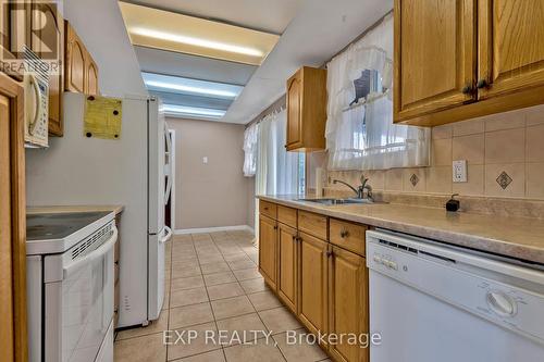 853 Fairview Avenue, Pickering, ON - Indoor Photo Showing Kitchen