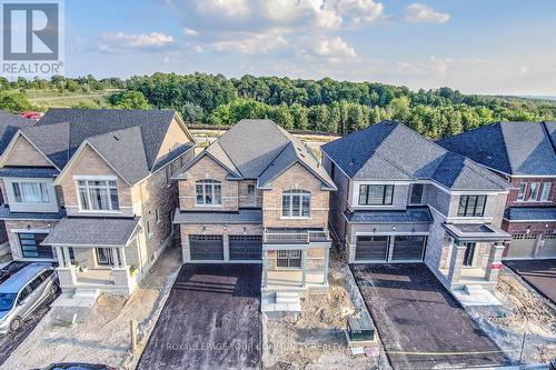 33 Kenneth Rogers Crescent, East Gwillimbury, ON - Outdoor With Facade