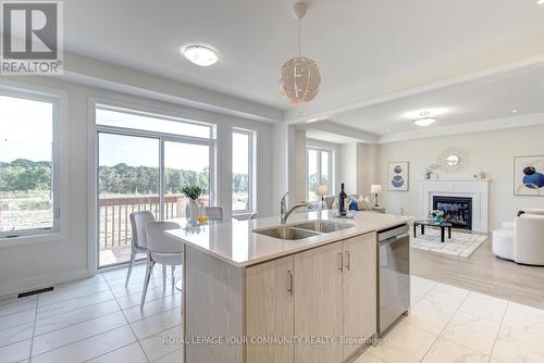 33 Kenneth Rogers Crescent, East Gwillimbury, ON - Indoor Photo Showing Kitchen With Double Sink