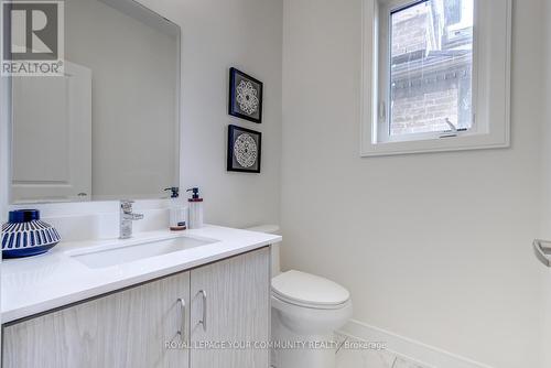 33 Kenneth Rogers Crescent, East Gwillimbury, ON - Indoor Photo Showing Bathroom