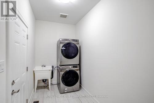 33 Kenneth Rogers Crescent, East Gwillimbury, ON - Indoor Photo Showing Laundry Room