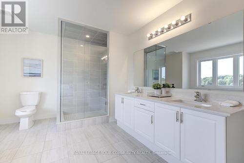 33 Kenneth Rogers Crescent, East Gwillimbury, ON - Indoor Photo Showing Bathroom