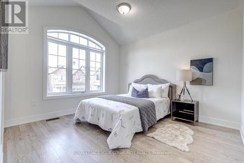 33 Kenneth Rogers Crescent, East Gwillimbury, ON - Indoor Photo Showing Bedroom