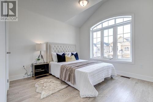 33 Kenneth Rogers Crescent, East Gwillimbury, ON - Indoor Photo Showing Bedroom