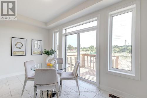 33 Kenneth Rogers Crescent, East Gwillimbury, ON - Indoor Photo Showing Dining Room