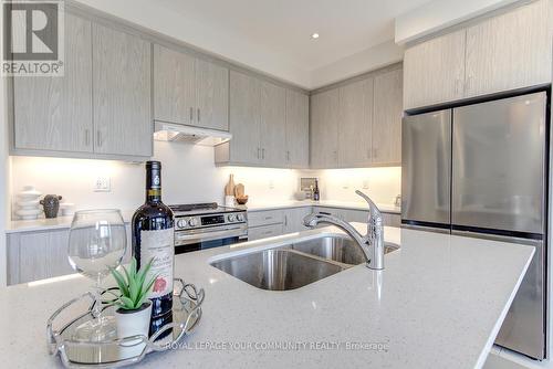 33 Kenneth Rogers Crescent, East Gwillimbury, ON - Indoor Photo Showing Kitchen With Stainless Steel Kitchen With Double Sink