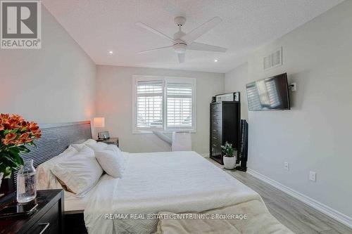 17 - 362 Plains Road E, Burlington, ON - Indoor Photo Showing Bedroom