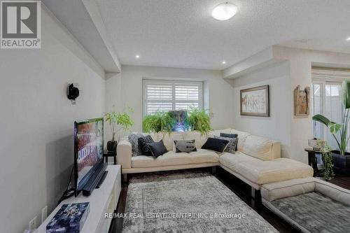 17 - 362 Plains Road E, Burlington, ON - Indoor Photo Showing Living Room