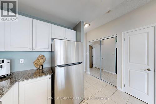 1710 - 9 George Street N, Brampton, ON - Indoor Photo Showing Kitchen