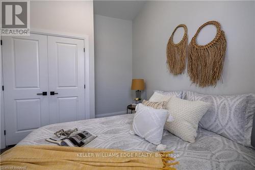 5 Florence Street, Hamilton, ON - Indoor Photo Showing Bedroom