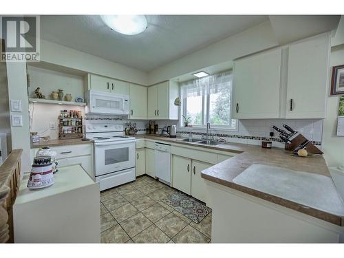 3504 62Nd Avenue, Osoyoos, BC - Indoor Photo Showing Kitchen With Double Sink