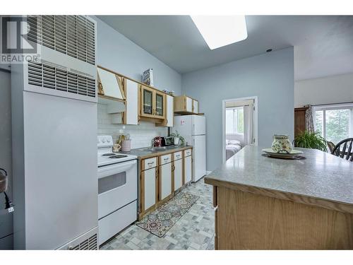 3504 62Nd Avenue, Osoyoos, BC - Indoor Photo Showing Kitchen