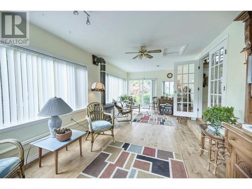 3504 62Nd Avenue, Osoyoos, BC - Indoor Photo Showing Living Room