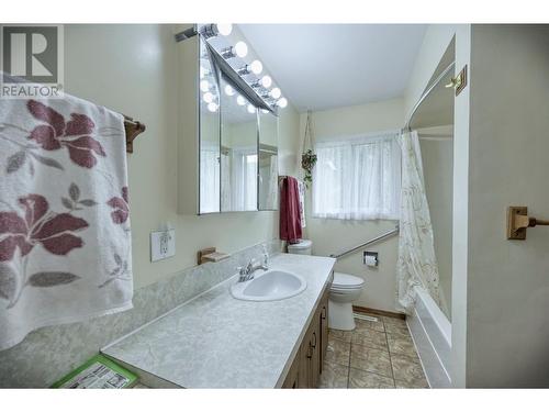 3504 62Nd Avenue, Osoyoos, BC - Indoor Photo Showing Bathroom