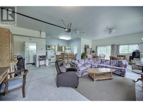 3504 62Nd Avenue, Osoyoos, BC - Indoor Photo Showing Living Room