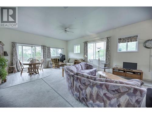 3504 62Nd Avenue, Osoyoos, BC - Indoor Photo Showing Living Room