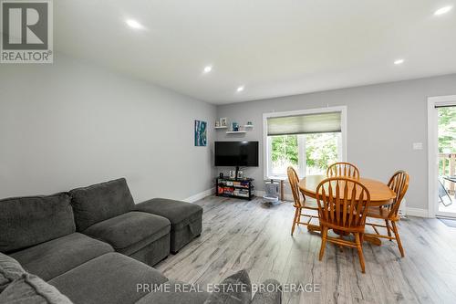 16 - 61 Vienna Road, Tillsonburg, ON - Indoor Photo Showing Living Room