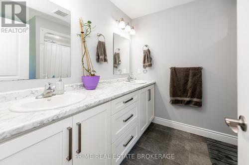 16 - 61 Vienna Road, Tillsonburg, ON - Indoor Photo Showing Bathroom