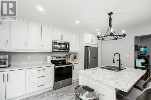 16 - 61 Vienna Road, Tillsonburg, ON - Indoor Photo Showing Kitchen With Double Sink With Upgraded Kitchen