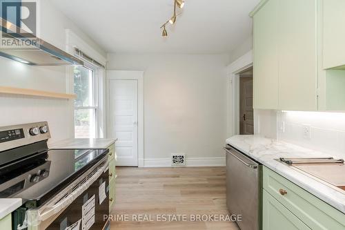 35 Yale Street, London, ON - Indoor Photo Showing Kitchen With Upgraded Kitchen