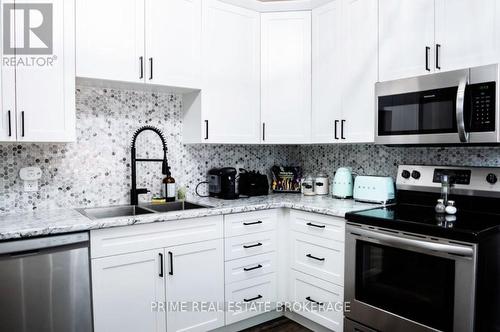 35 Yale Street, London, ON - Indoor Photo Showing Kitchen With Upgraded Kitchen