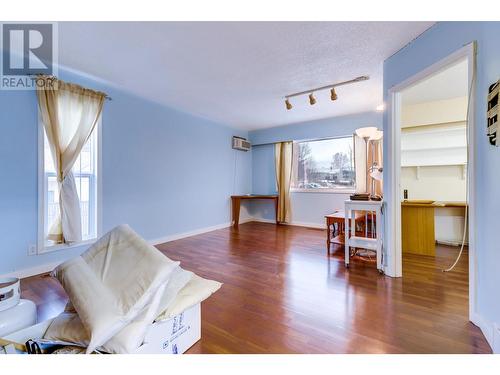 1543 9Th Avenue, Prince George, BC - Indoor Photo Showing Living Room