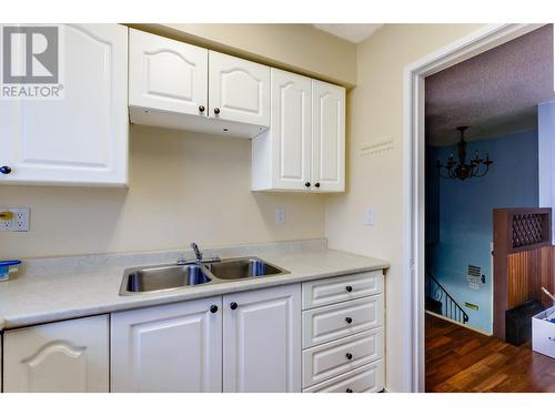 1543 9Th Avenue, Prince George, BC - Indoor Photo Showing Kitchen With Double Sink