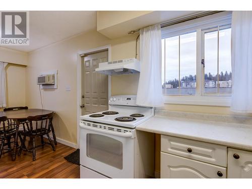 1543 9Th Avenue, Prince George, BC - Indoor Photo Showing Kitchen