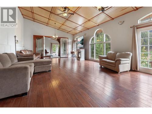 2650 Summers Creek Road, Princeton, BC - Indoor Photo Showing Living Room