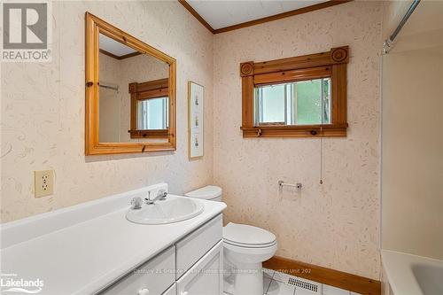 134 Highland Street, Dysart Et Al, ON - Indoor Photo Showing Bathroom