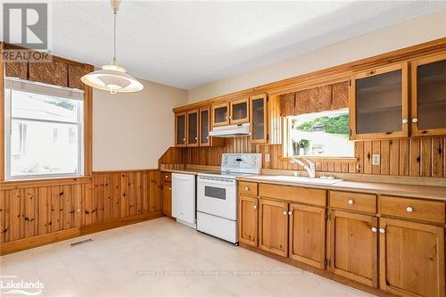 134 Highland Street, Dysart Et Al, ON - Indoor Photo Showing Kitchen